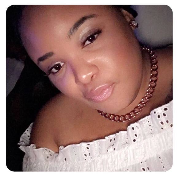 Meet your Posher, Tia - Picture 1 of 1